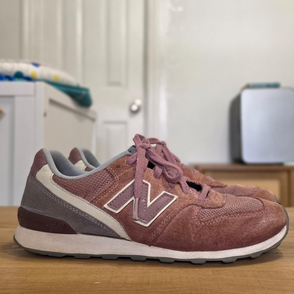New Balance 696 Mauve Pink Suede Sneakers Size 7.5